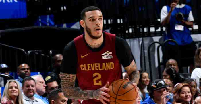 朗佐-鲍尔辟谣退役传闻：我还在等待NBA球队打来电话