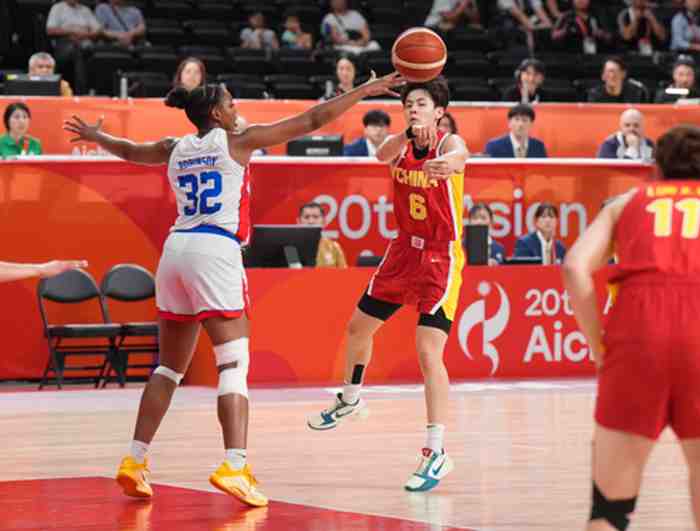 亚洲第一中锋怒吼!13分钟20+9如女版鲨鱼 张子宇近两战25中20太猛